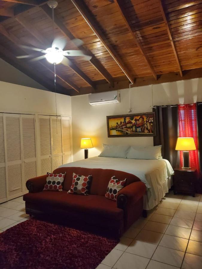 876 Ja Oasis & Homestay - By Kingston Airport Ngoại thất bức ảnh